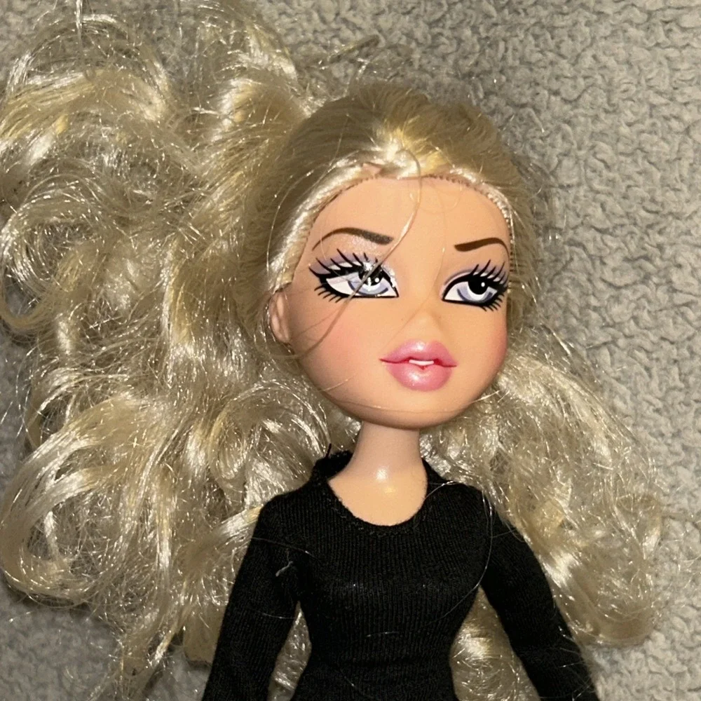 Bratz Chloe Unleash your passion out of the box‎ With Outfit E3